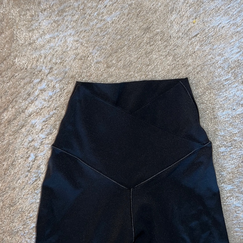 I’m selling black crossover leggings from aerie